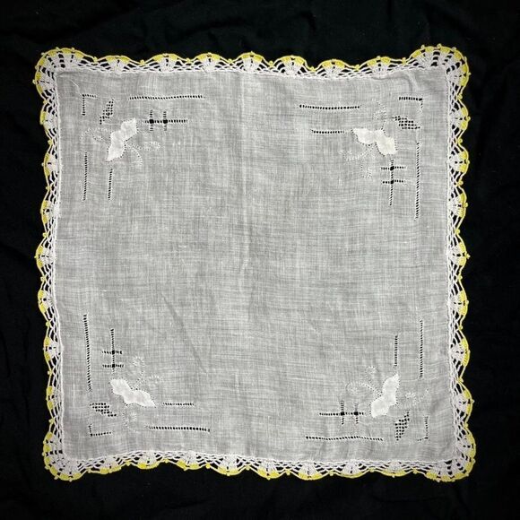 Vtg 50s 60s MCM White Yellow Scallop Lace Floral Lot of 2 Linen Handkerchiefs - Picture 2 of 3
